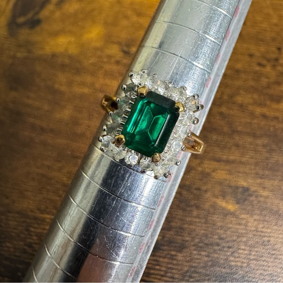 Vintage Emerald Green and Gold Halo Ring - Picture 11 of 14
